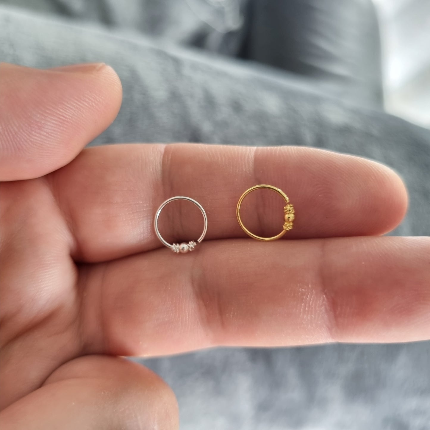 Continuous ring with wire design and small bead ( sterling silver )