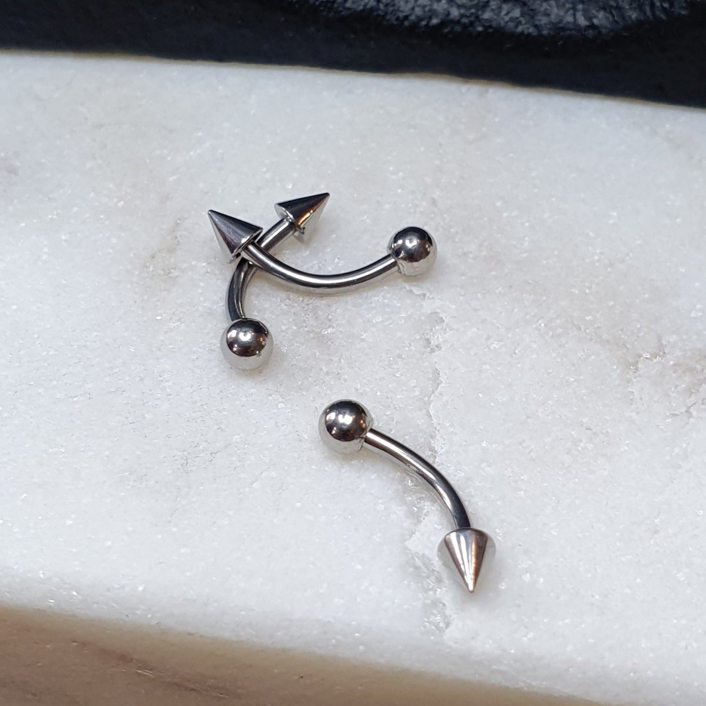 Banana barbell with cone and ball ( 316L surgical steel )