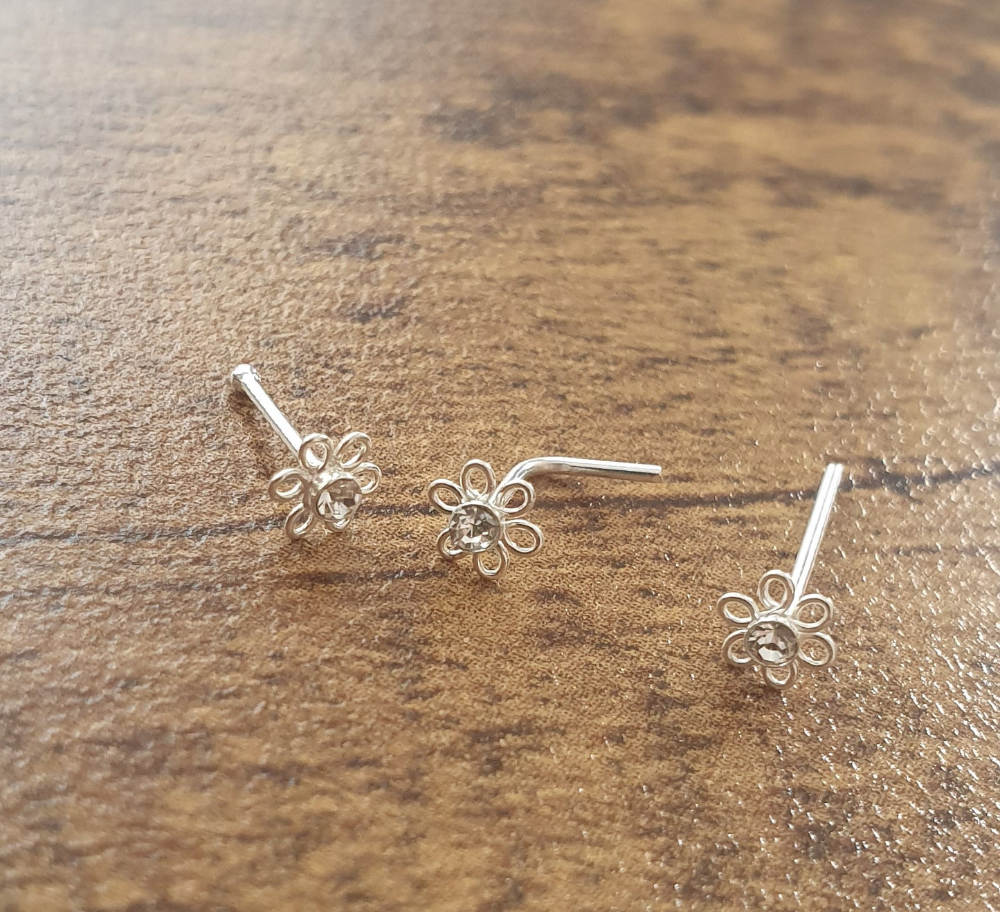 Bend IT nose stud with flower shaped top ( sterling silver )