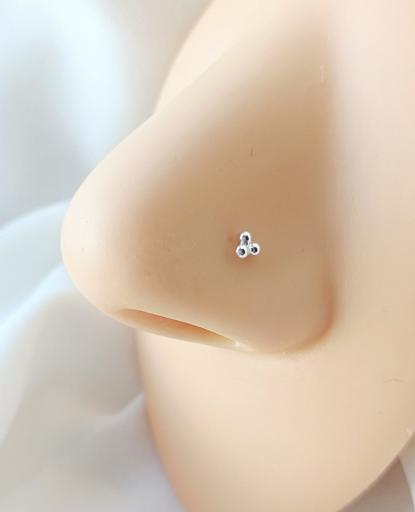 L-shaped nose stud with triple beads design top ( sterling silver )