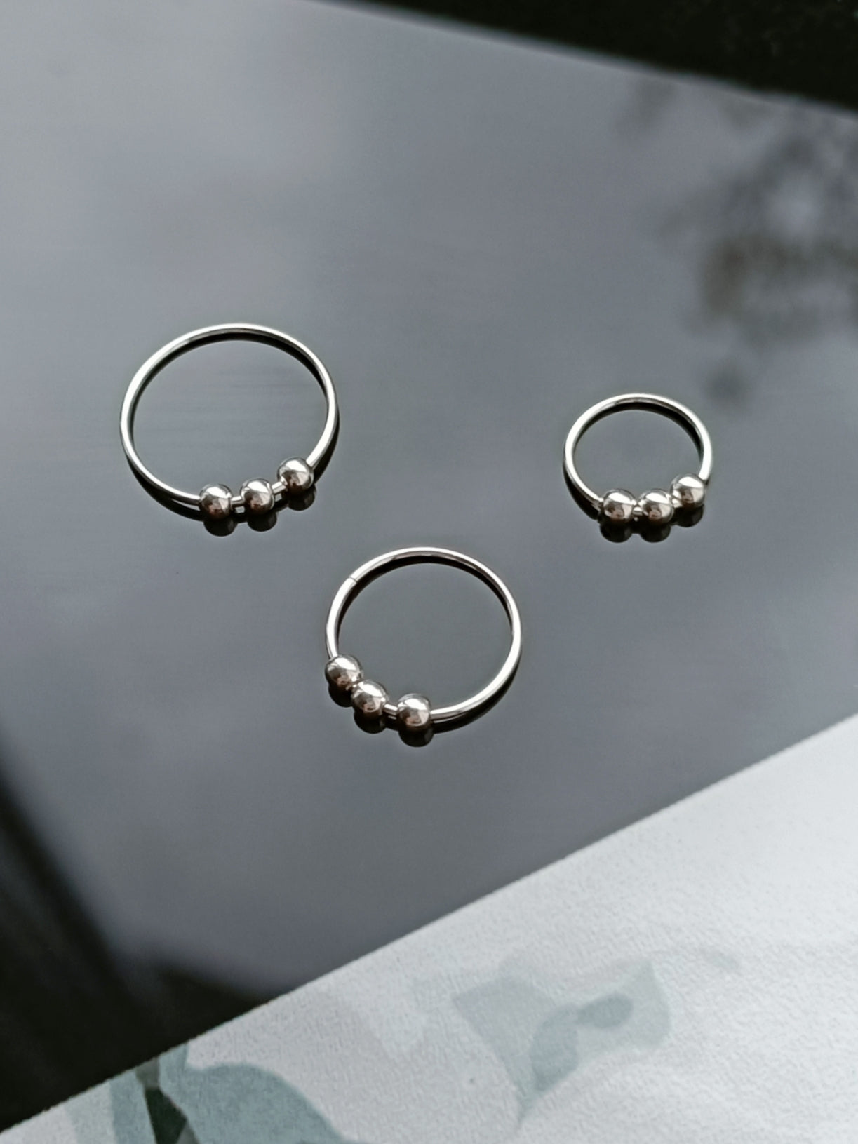 Continuous Piercing ring with three 2mm loose balls( sterling silver )