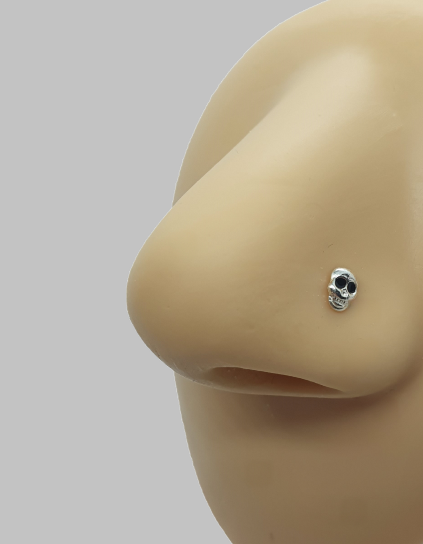 Straight nose stud with skull shaped top ( sterling silver )