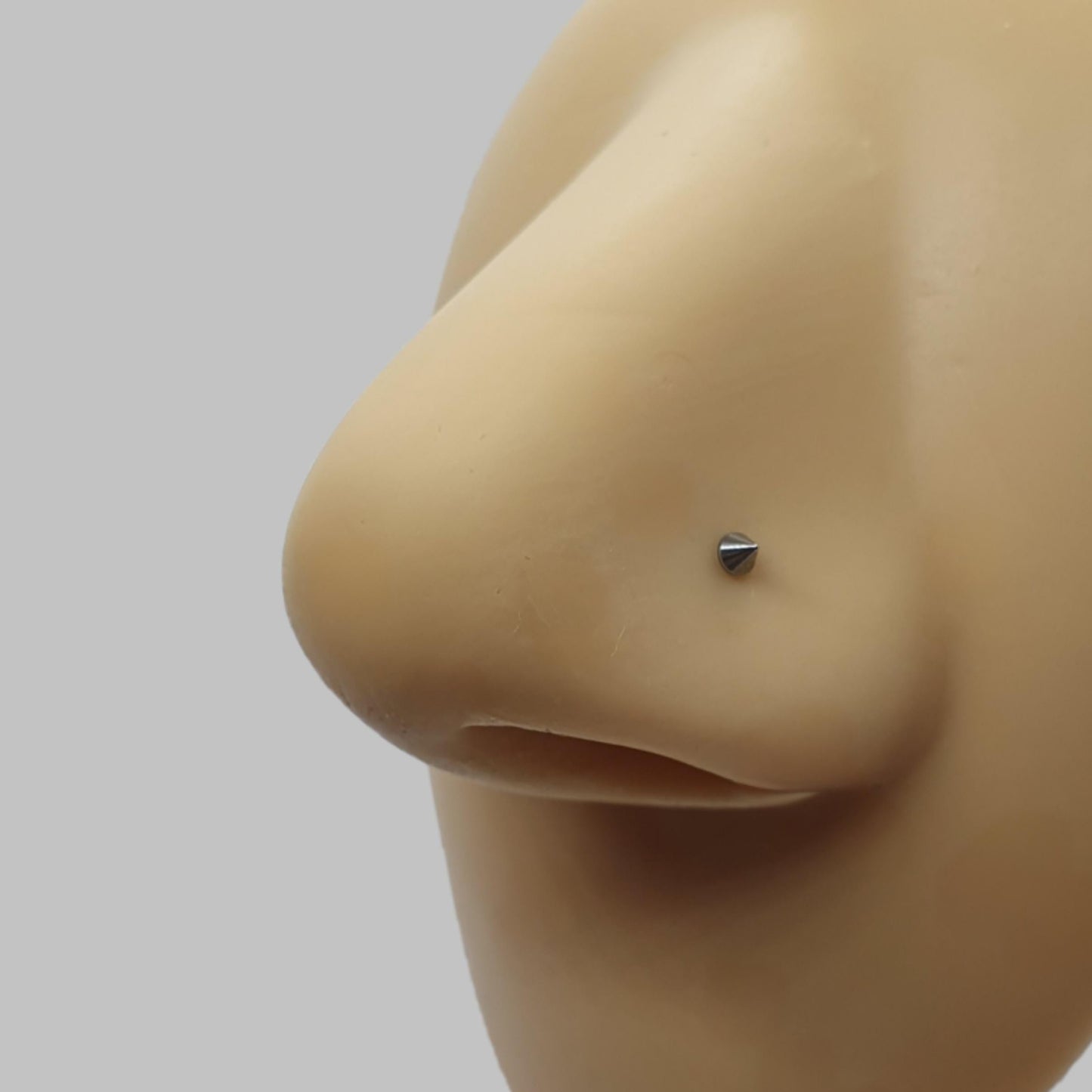 Straight nose stud with 2mm cone top ( surgical steel )