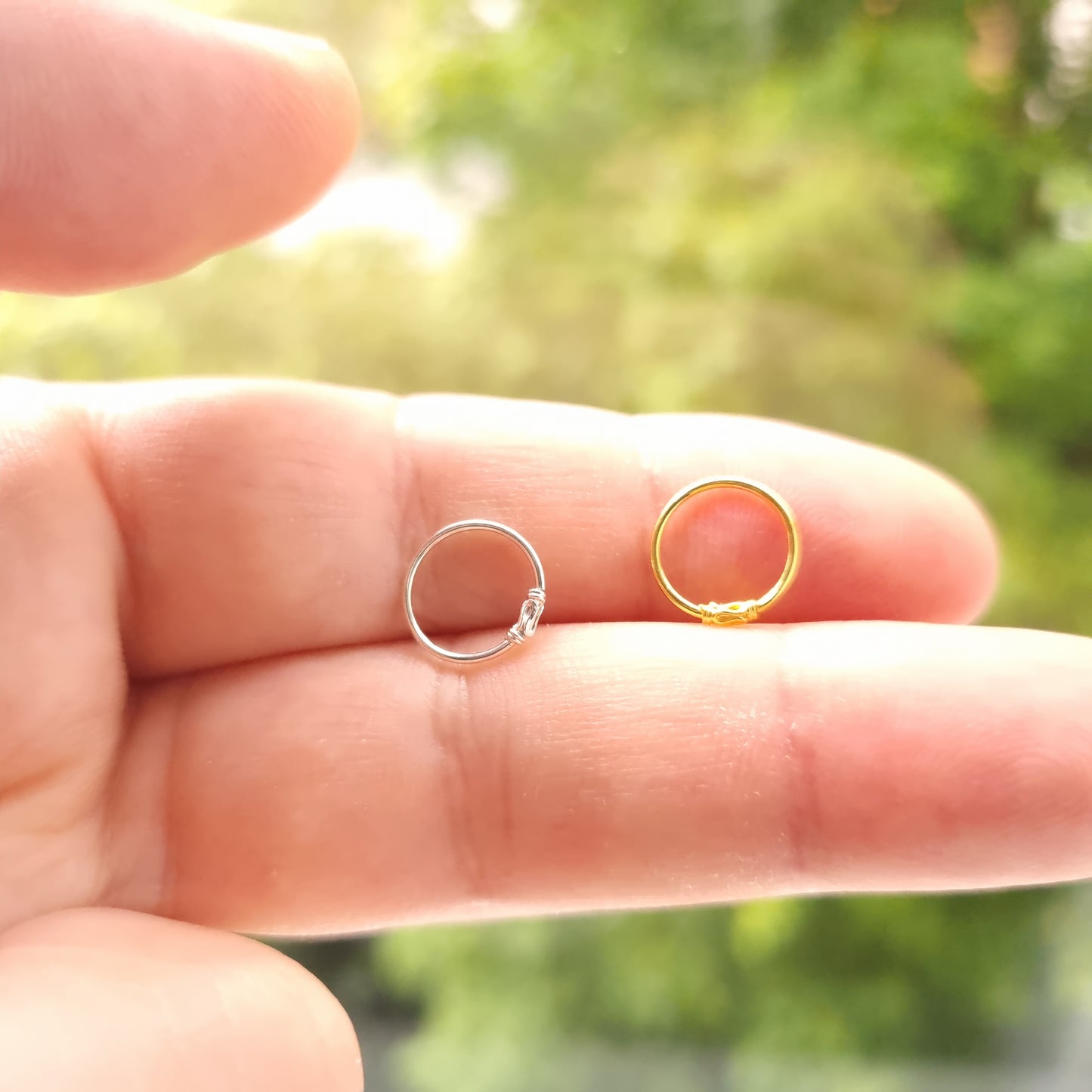Continuous ring with wire design ( sterling silver )
