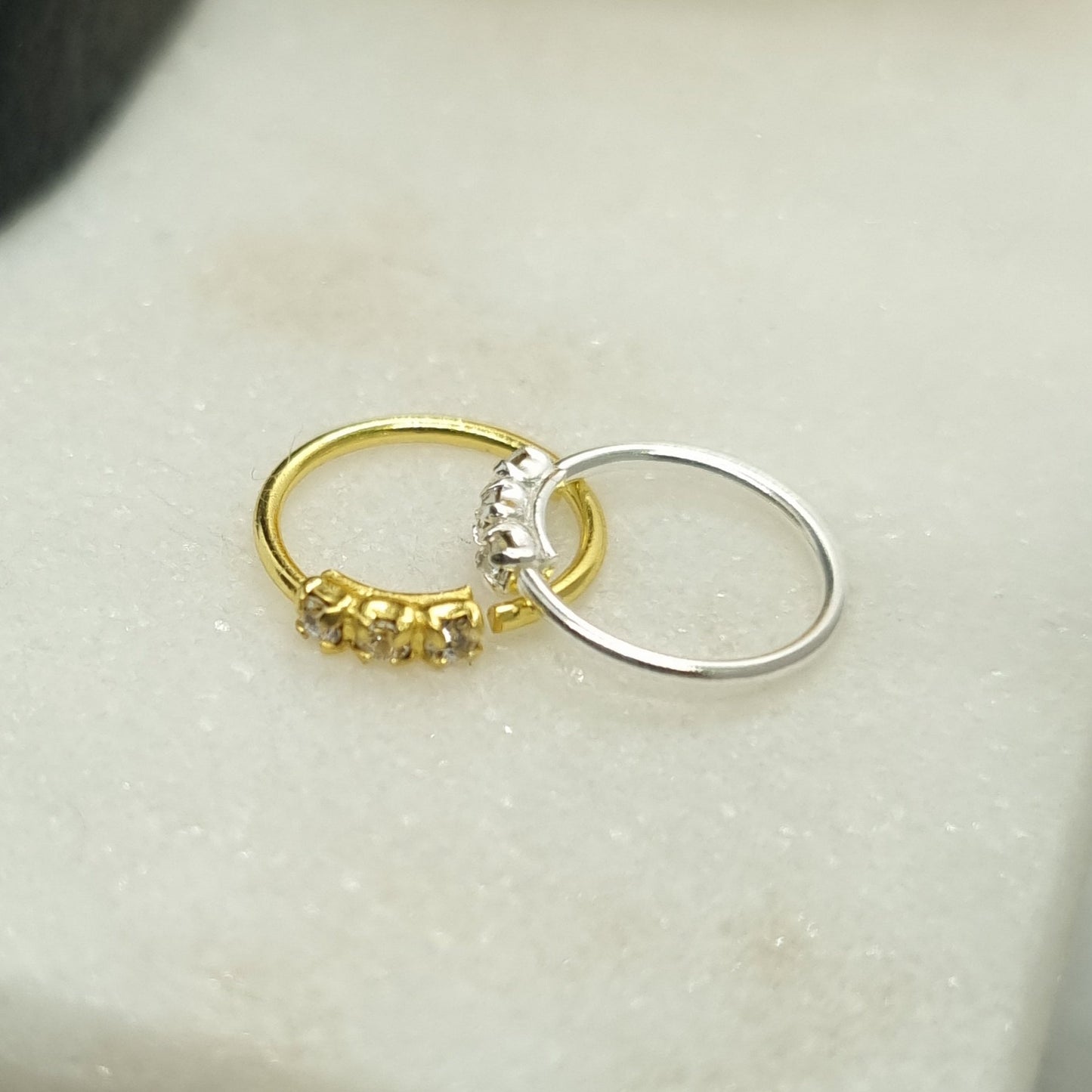 Continuous ring with three 1.5mm crystals ( sterling silver )