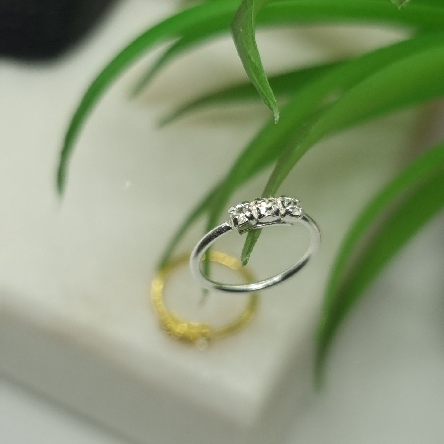 Continuous ring with three 1.5mm crystals ( sterling silver )