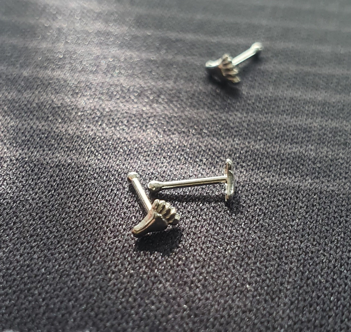 Straight nose stud with small baby foot top ( sterling silver )