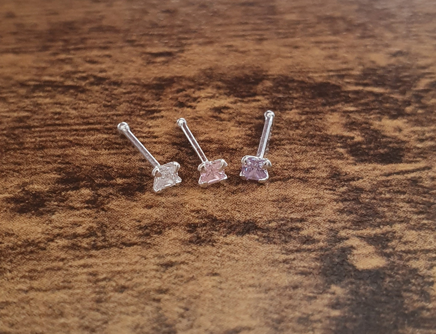 Straight nose stud with 2mm square shaped cz ( sterling silver )