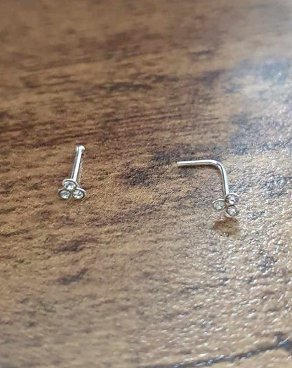 Straight nose stud with 3 round clear crystals top ( sterling silver )
