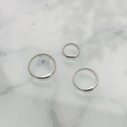 Continuous Piercing ring twisted wire bar closure ( sterling silver )
