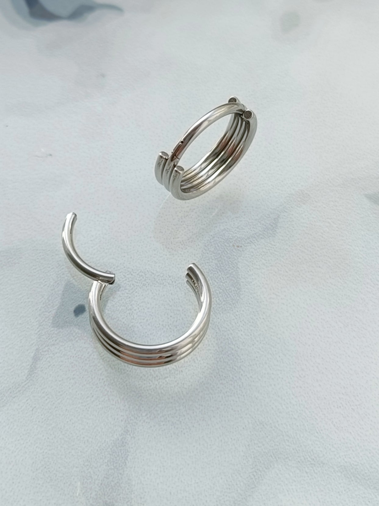 Piercing clicker hinged segment triple rings  ( surgical steel  )