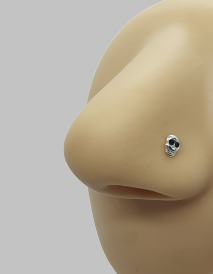 Straight nose stud with skull shaped top ( sterling silver )