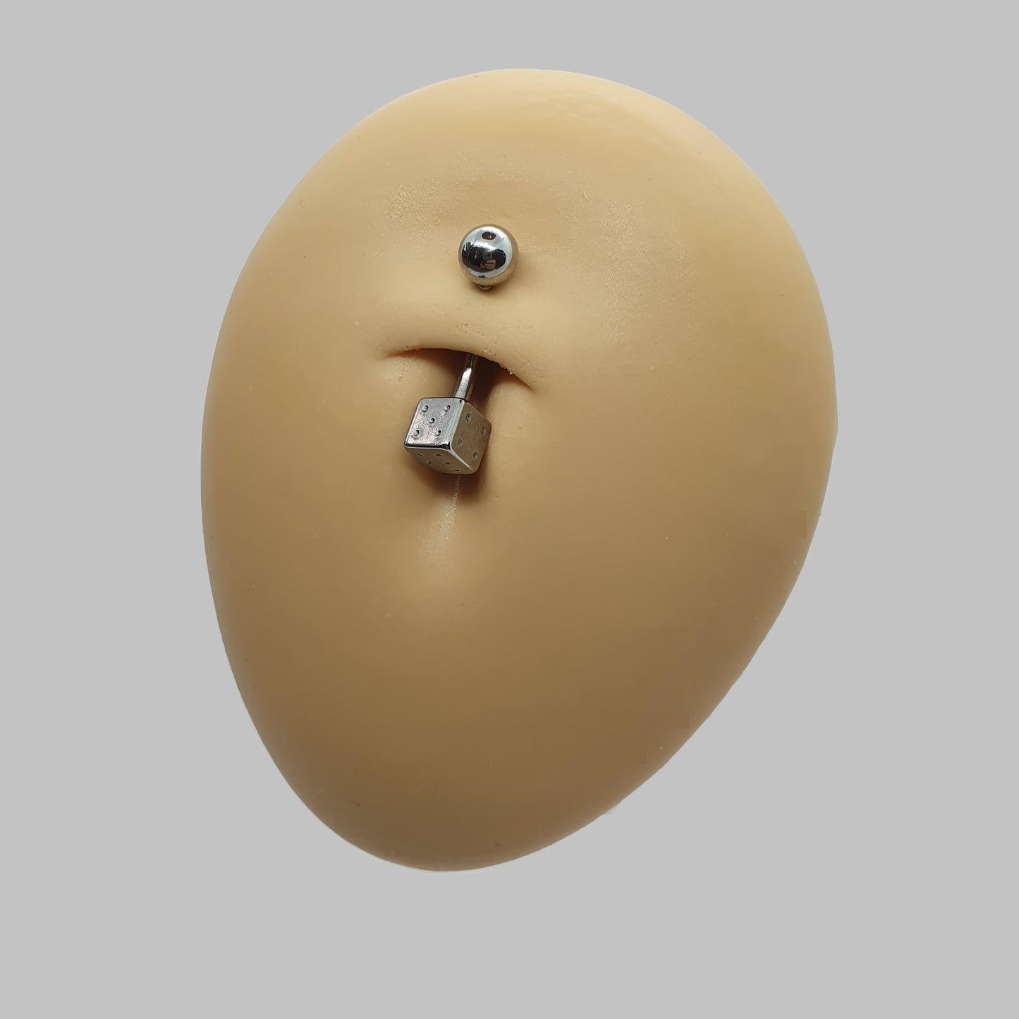 Belly button bar with upper 5mm steel ball and a lower 5mm steel dice ( surgical steel )